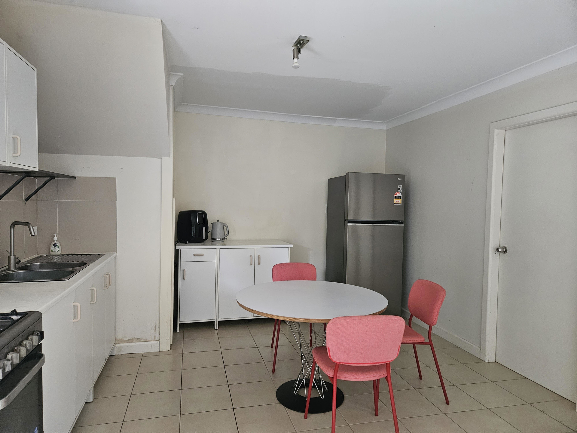 Ryde 好地点招租 周租$ 240 包费用.