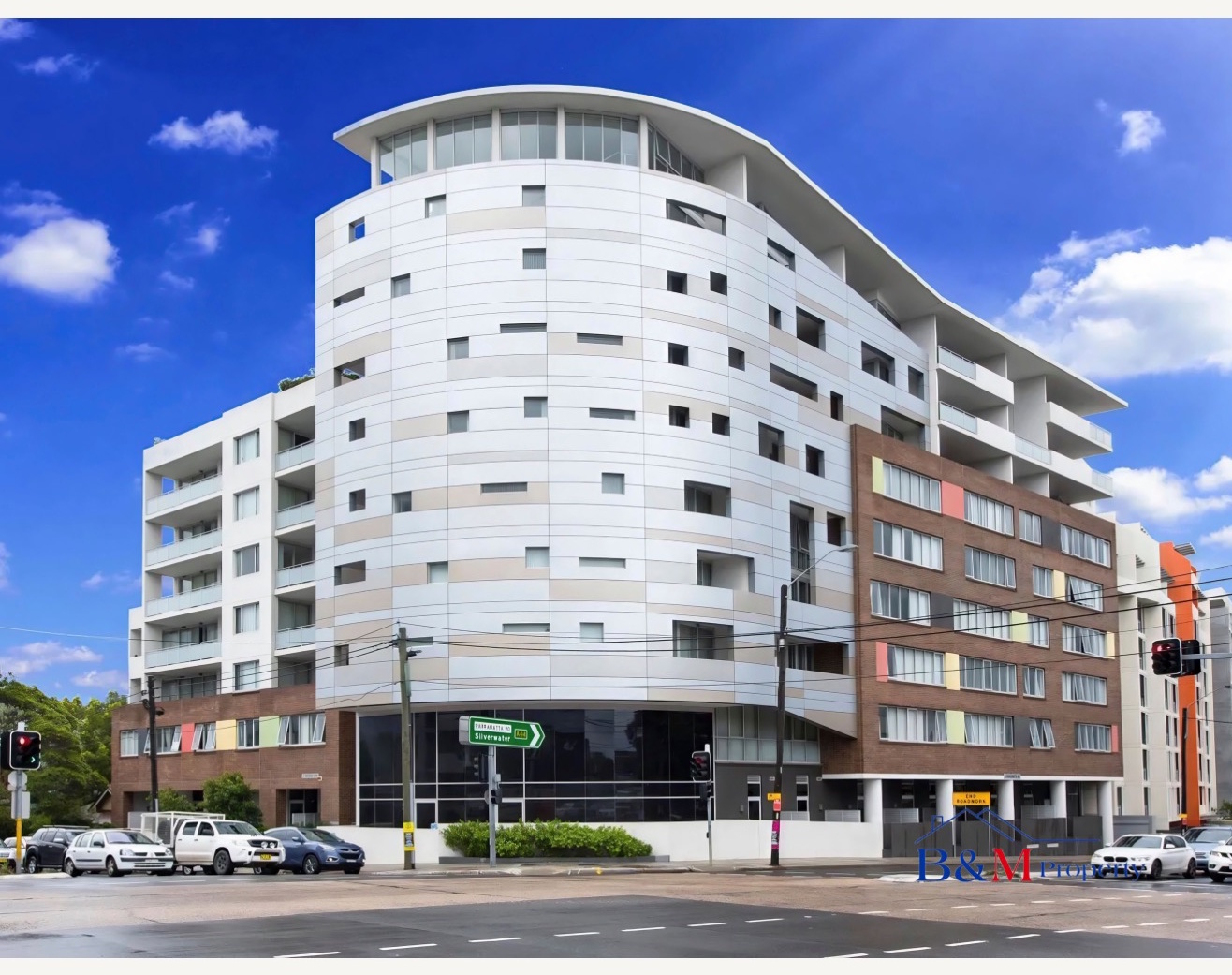  Strathfield 近新两房两卫浴公寓, 位于一层，宽敞朝东，封闭式阳台